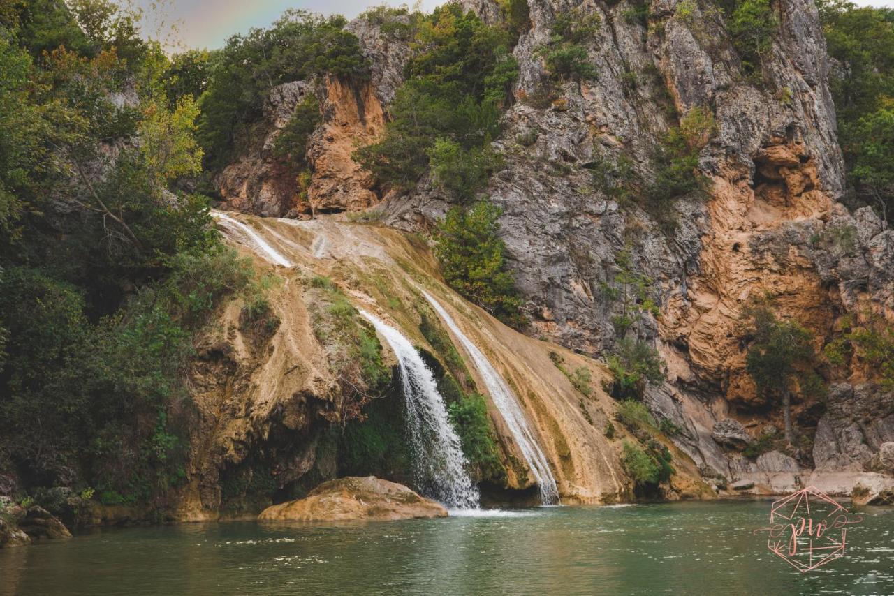 The Bluebird Cottage Style Cabin With Hot Tub Near Turner Falls And Casinos Davis Exterior foto
